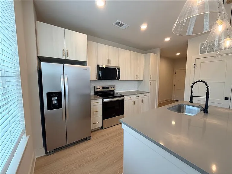 District on the Etowah Apartments — Photo 960