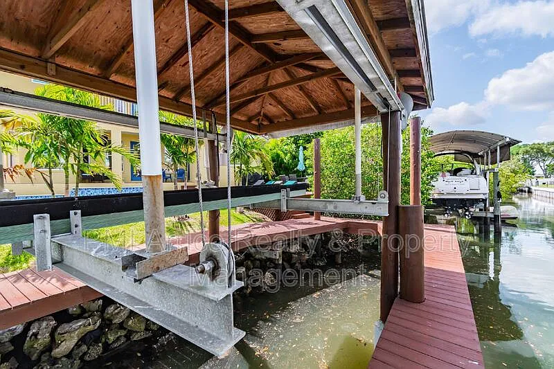 4 bed, 3.0 bath, 2777 sqft, $6,495 — Photo 2