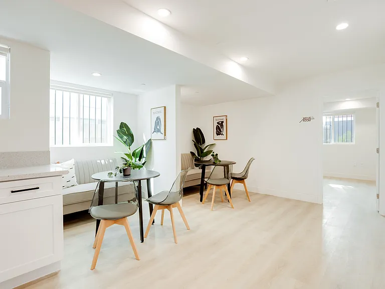 1224 W 37th Pl — Photo 18