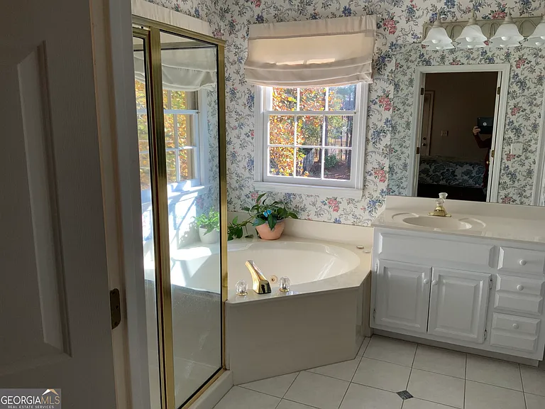 612 Redbud Ln — Photo 8
