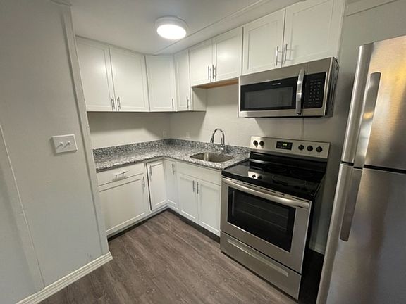 3rd image of 823 NW 4th Ave