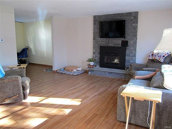 3rd image of 2259 Mercer St