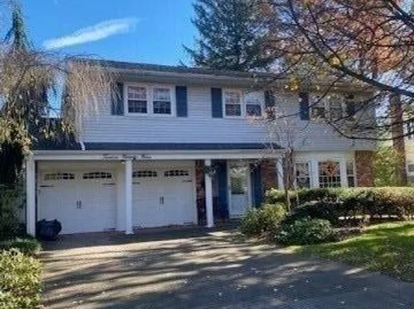 1299 Whittier Avenue, Merrick, NY 11566