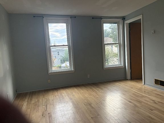 3rd image of 318 Virginia St