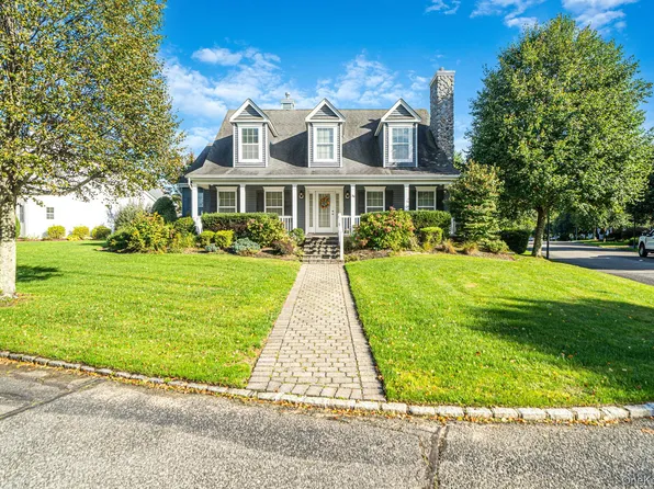 29 Golden Spruce Drive, Calverton, NY 11933