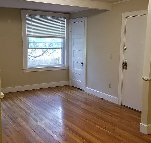 1038 Union St — Photo 4