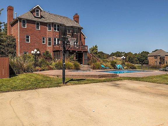 4th image of 78 Pebble Beach Rd