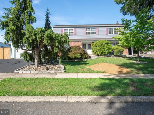 404 Placemont Rd, Fairless Hills, PA 19030