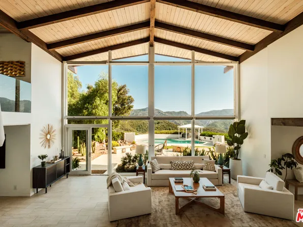 26094 Mulholland Hwy, Calabasas, CA 91302