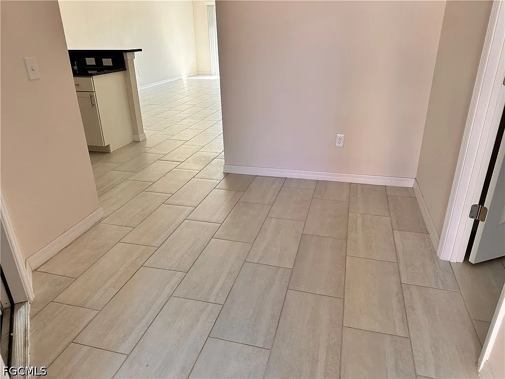 3 bed, 2.0 bath, 1200 sqft, $1,600 — Photo 2