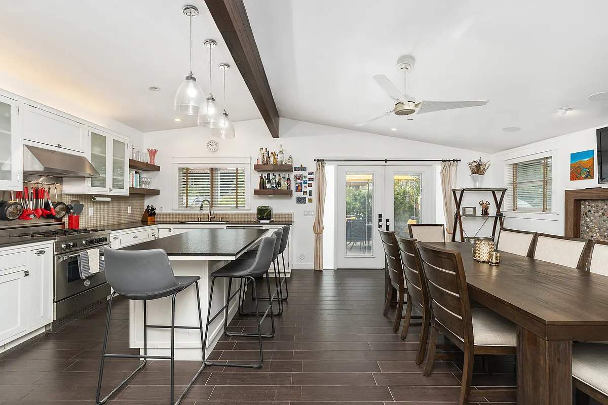 3 bed, 1828 sqft, $10,000 — Photo 1