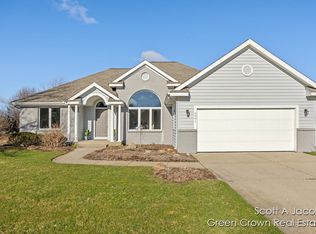 6991 Camelback Dr NE, Rockford, MI 49341