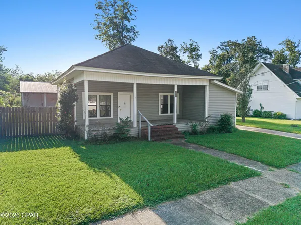 633 3rd St, Chipley, FL 32428