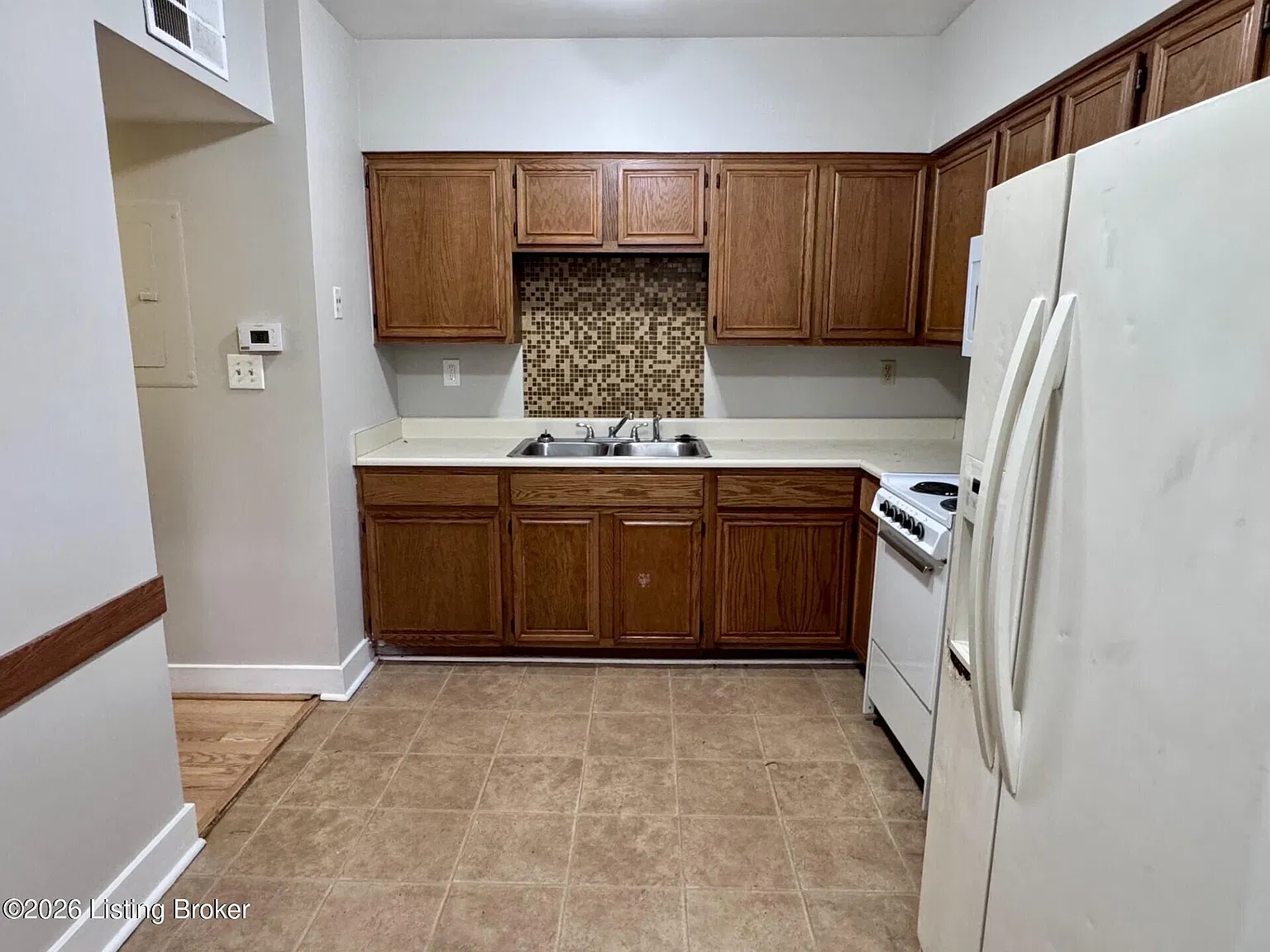 2 bed, 1.5 bath, 891 sqft, $895 — Photo 4