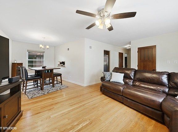 3rd image of 706 S Ardmore Ave