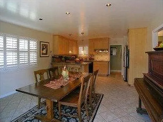 3 bed, 1600 sqft, $5,000 — Photo 2