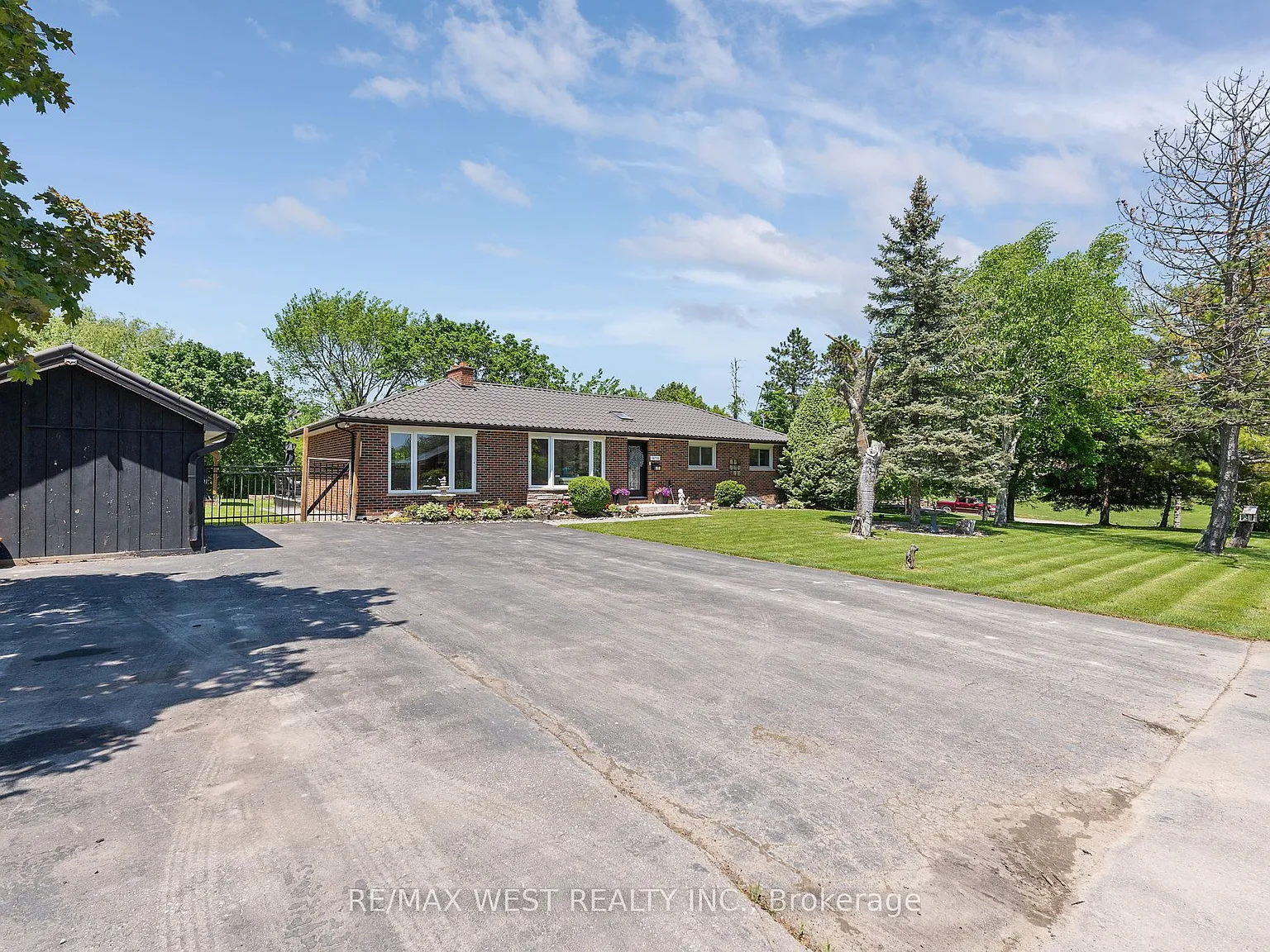 4 bed, $3,300 — Photo 1