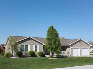 901 SW 10th St, Aledo, IL 61231