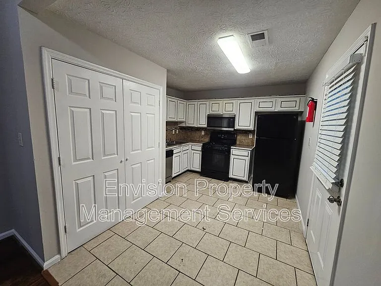 6388 Charter Way — Photo 8