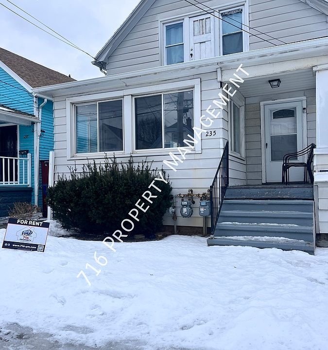 1st image of 235 Roslyn St #1