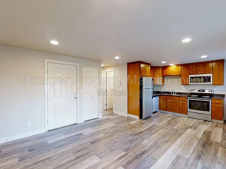 2301 S 74th St #14 — Photo 2