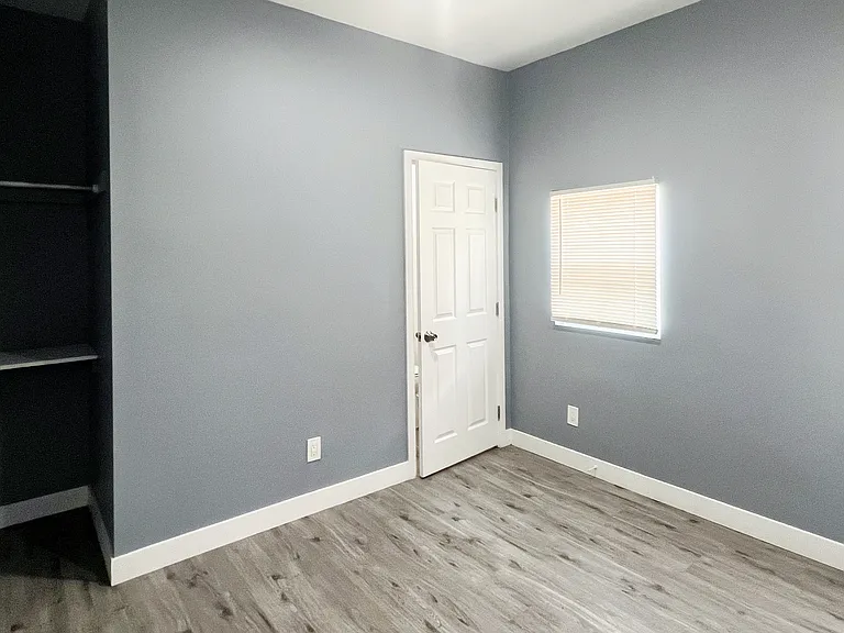 1142 W 35th St #3 — Photo 18