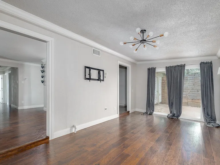 3042 S 28th St — Photo 21