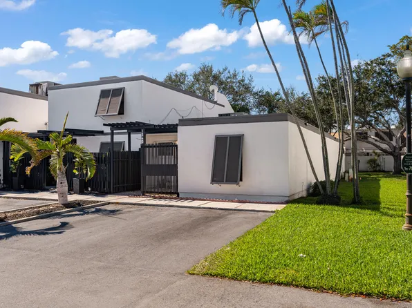 1340 E Golfview Drive, Pembroke Pines, FL 33026