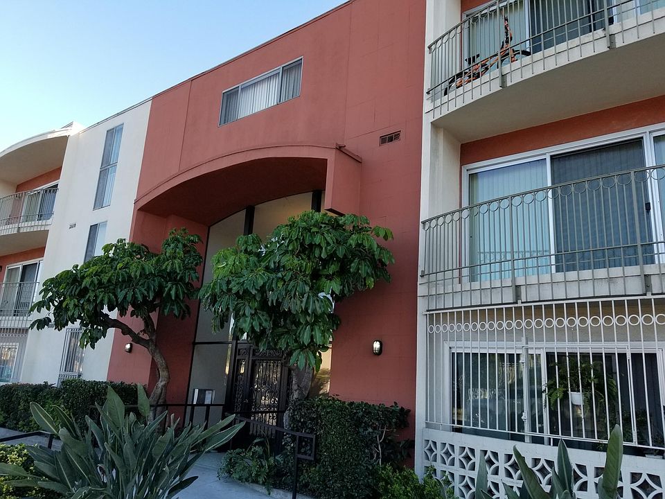 1st image of 13820 Victory Blvd APT 208
