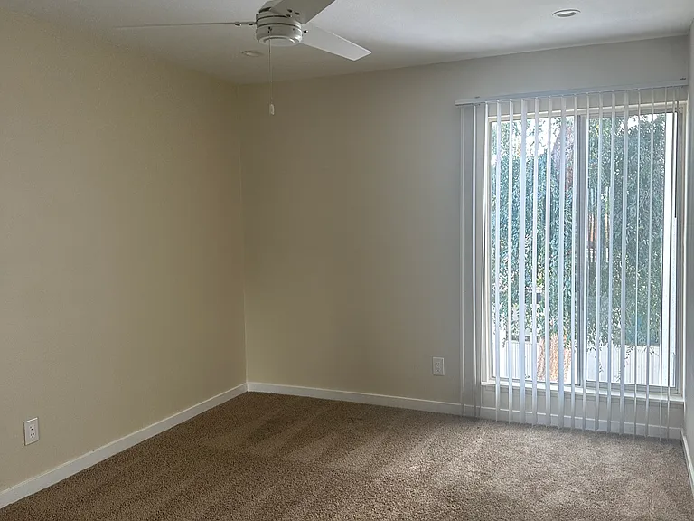 East Cypress — Photo 7