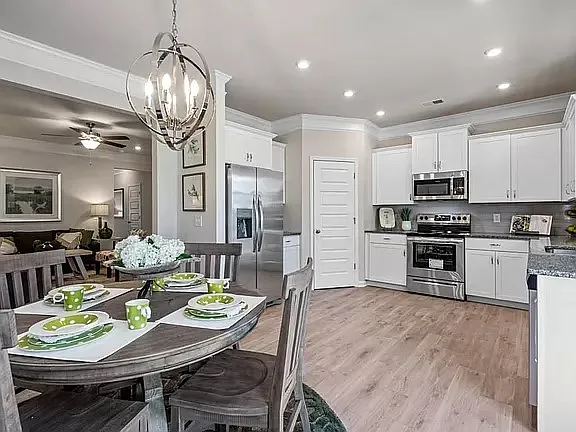 222 Dupont Dr — Photo 6