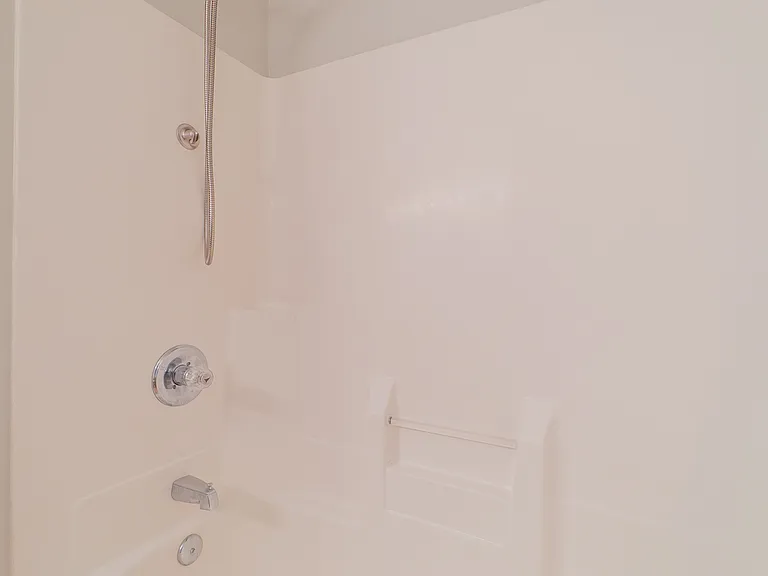 Shower/Tub