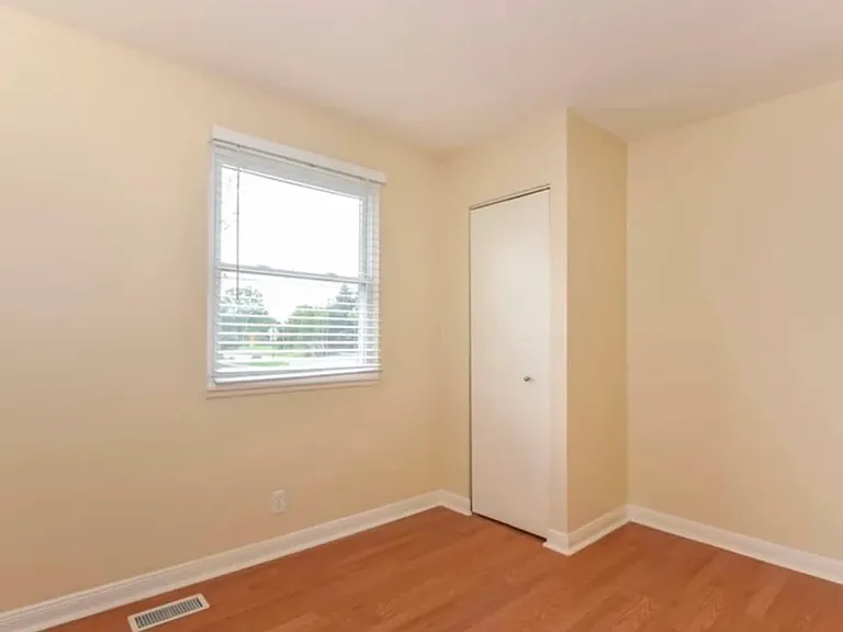 204 Valley Dr — Photo 4