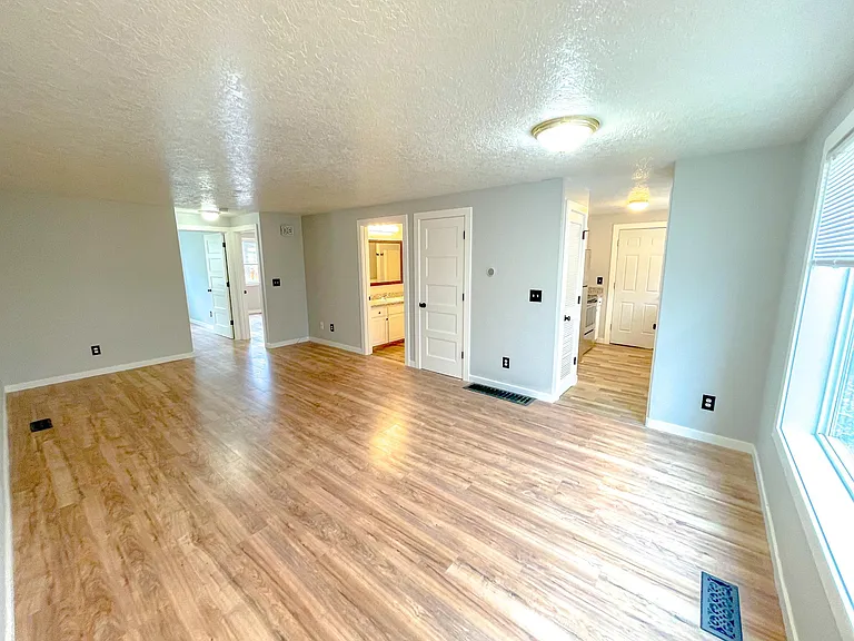 8244 SE Washington St — Photo 2