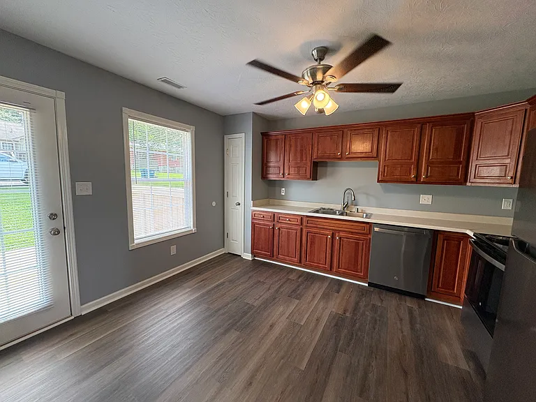 114 Seven Oaks Dr — Photo 7