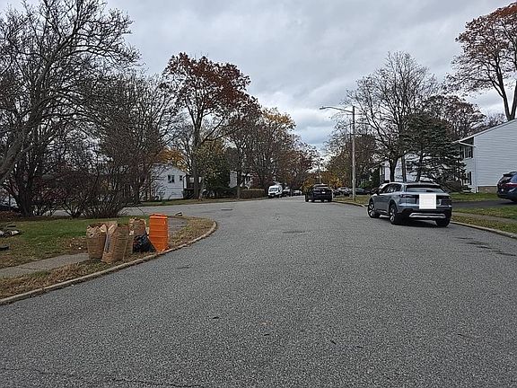 5th image of 26 Bedford Ct