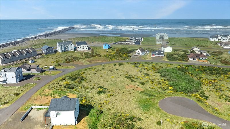 2nd image of 471 Hilo Court