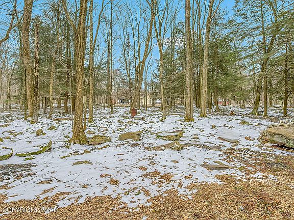 4th image of 1027 Valley Rd