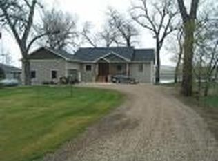 3238 River Place Dr N, Mandan, ND 58554