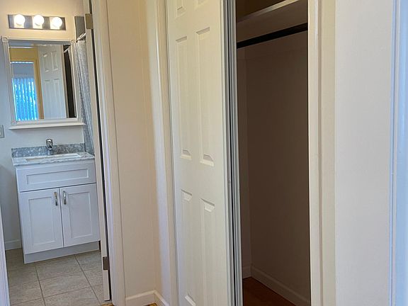4th image of 835 Fremont St #1