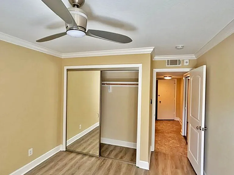 Laurelwood Apartments — Photo 21