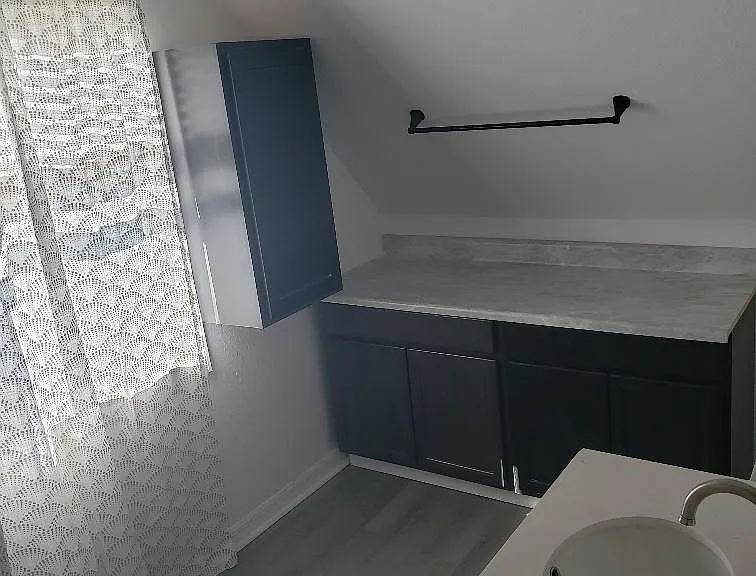 2ND. FLOOR 1/2 BATHROOM WITH A SINK AND TOILET.