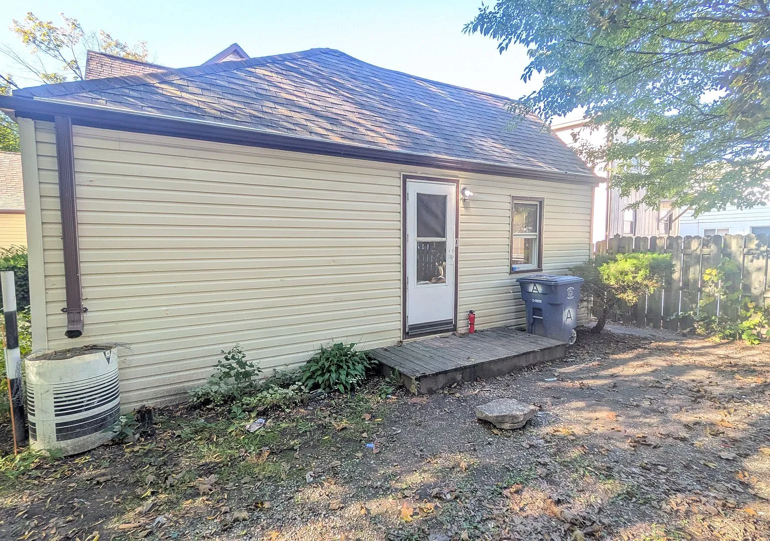 1237 E Walnut St — Photo 2