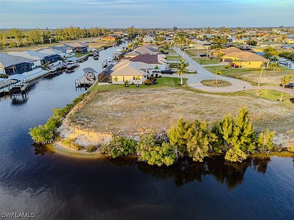 5th image of 402 NW 39th Ave