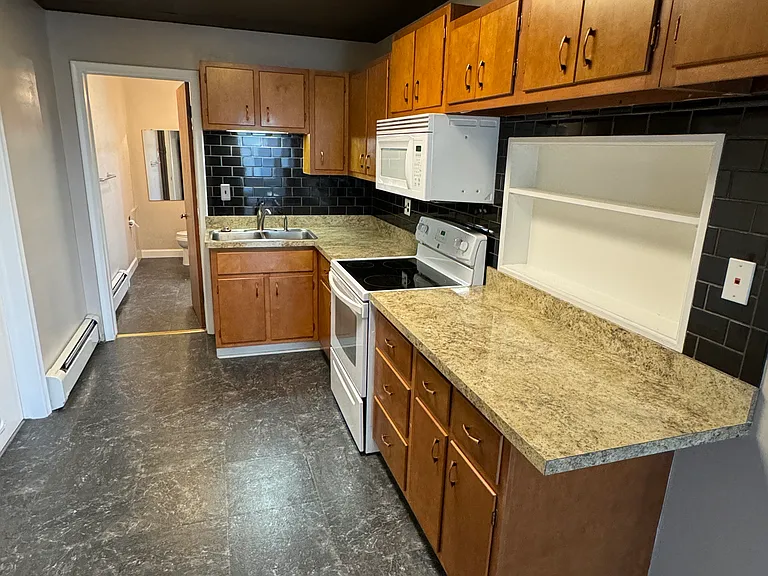 107 N Michigan Ave — Photo 4