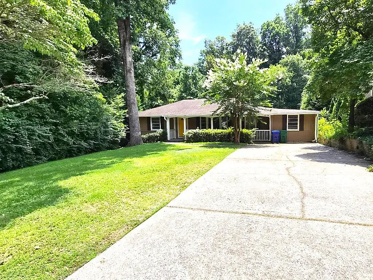 3022 Templewood Dr NE — Photo 2