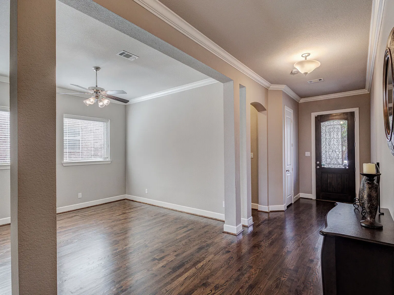 5 bed, 4.5 bath, 3705 sqft, $4,095 — Photo 2