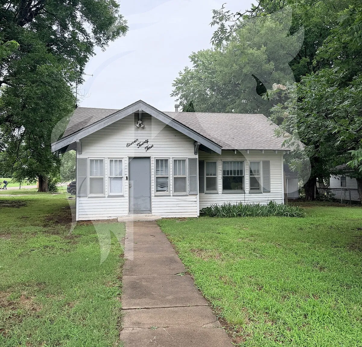 3 bed, 1.0 bath, $975 — Photo 2
