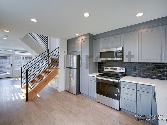 5th image of 1061 S Cloverdale St #1061