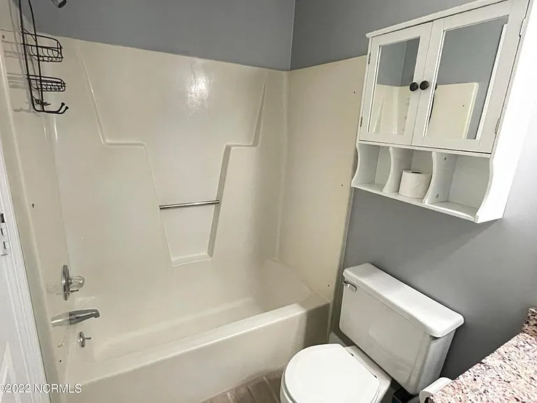 210 Hawthorne Ln W #5A — Photo 5